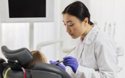 Congé maternité ou paternité pour un dentiste libéral : comment sécuriser ses revenus pendant cette période ?
